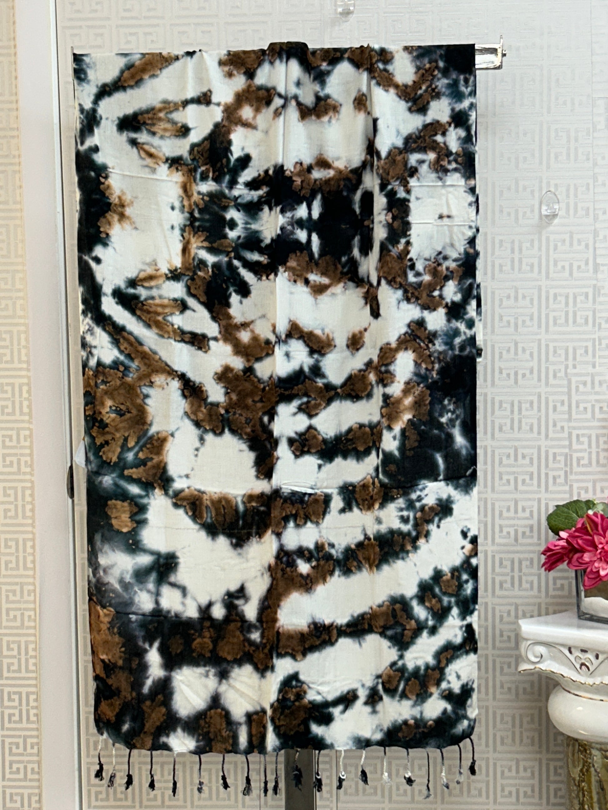 Black and white stole by Kurti Connection USA