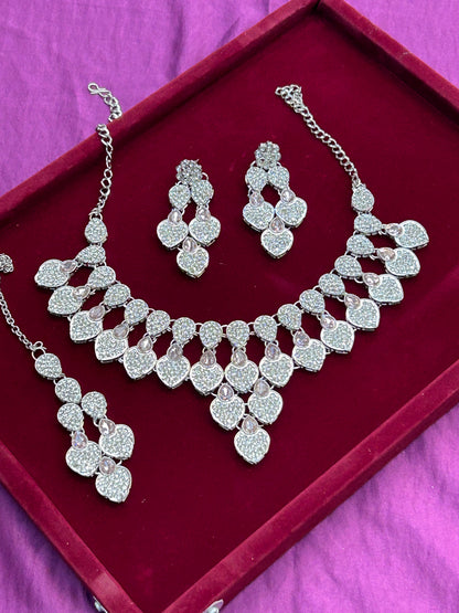 Fashion jewelry: necklace set by Kurti Connection USA